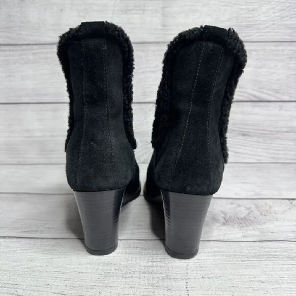 ANDREE ASSOUS Black Suede Sherpa Lined Chelsea Wedge Ankle Boots Women 9 Booties
